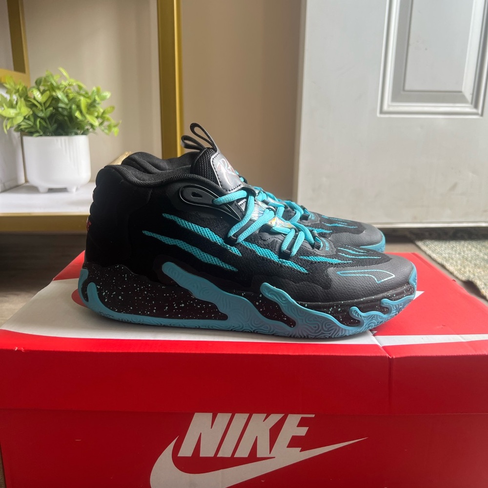 Puma MB.03 ‘Blue Hive’ - Picture 3 of 7